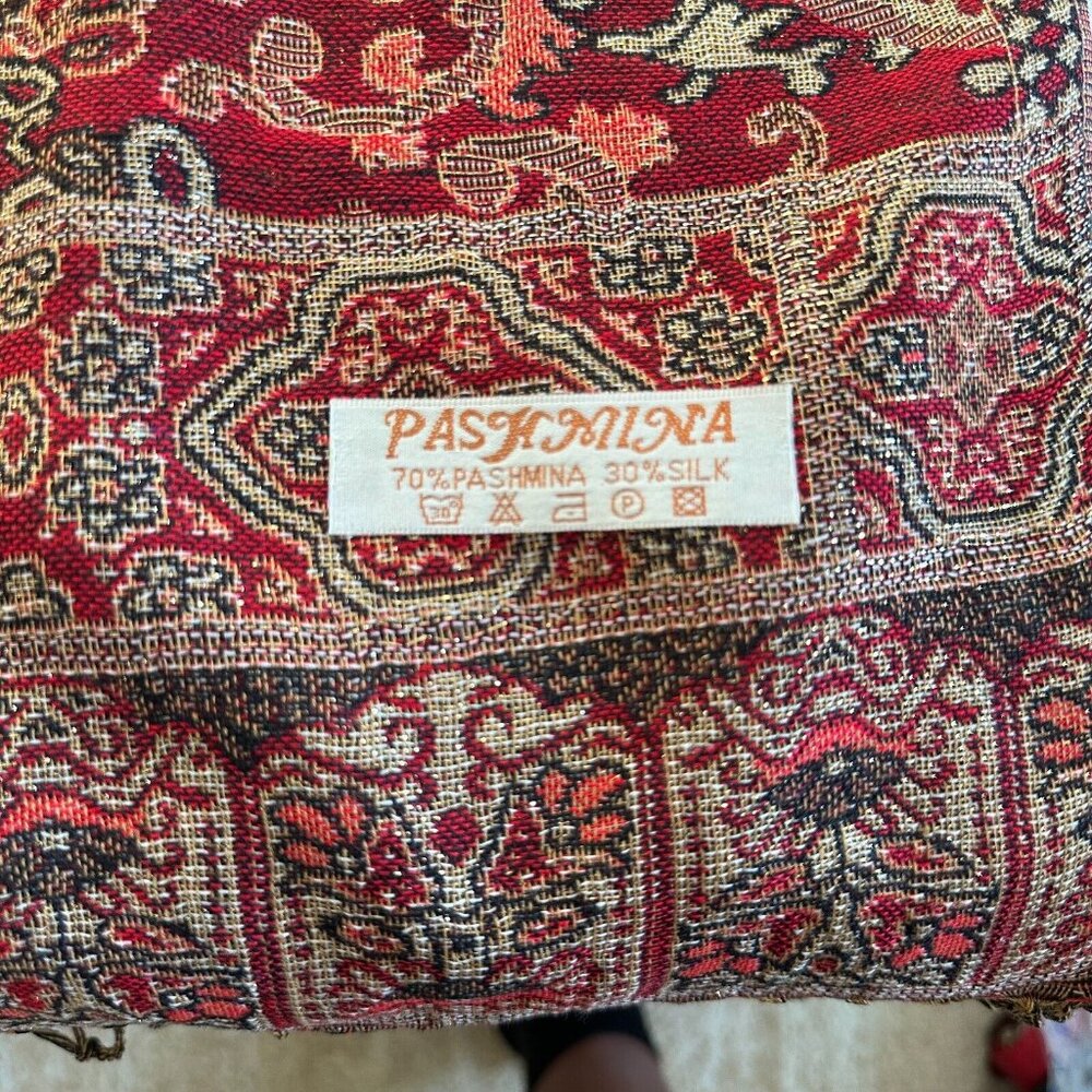 Paskaina Women's red patterned scarf